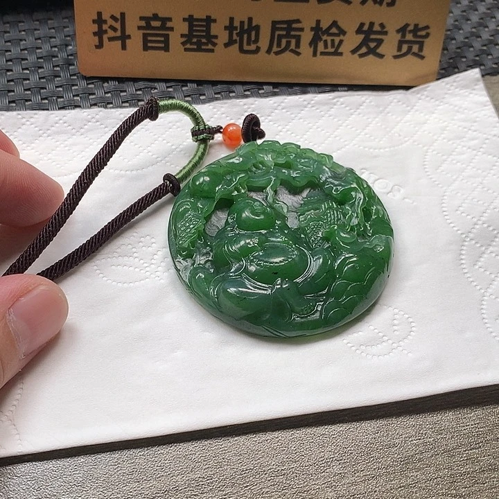 颈饰未镶嵌和田玉佛