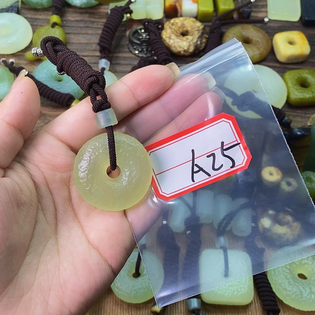 蛇纹石玉未镶嵌挂件微**梦