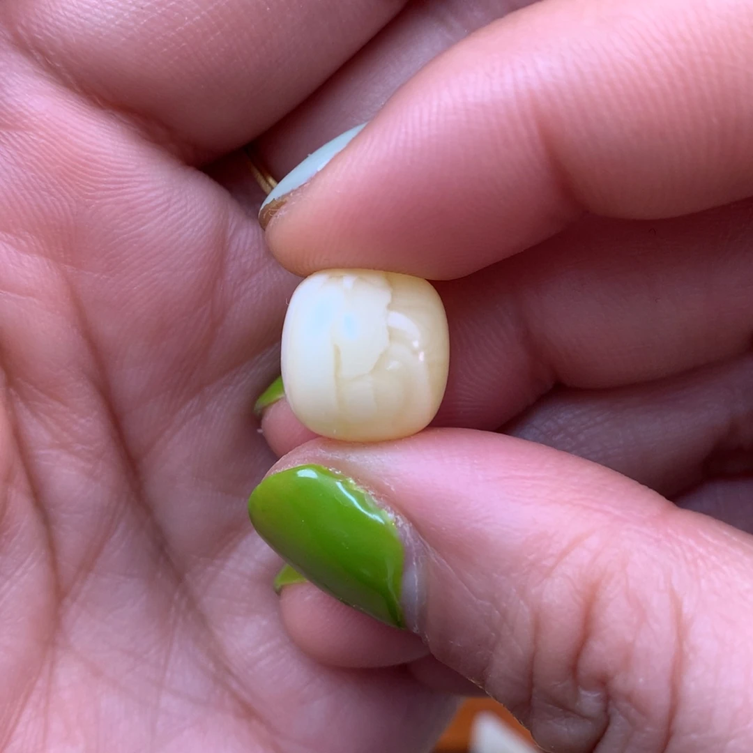 琥珀裸石未镶嵌1***。蜜蜡