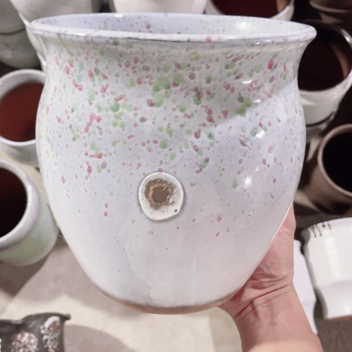 口径22高度24一只小瑕疵