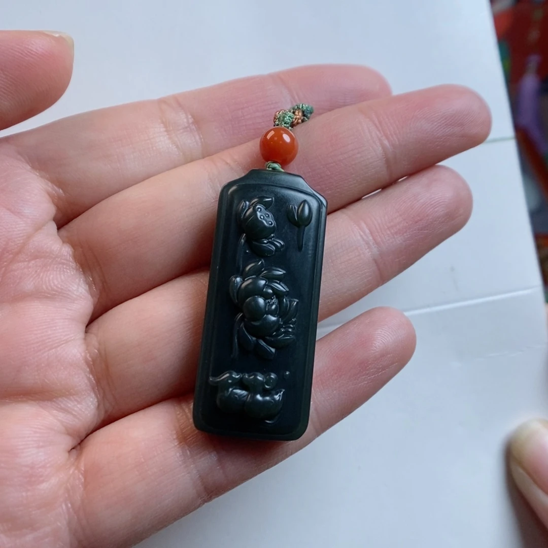 和田玉颈饰未镶嵌沙枣青