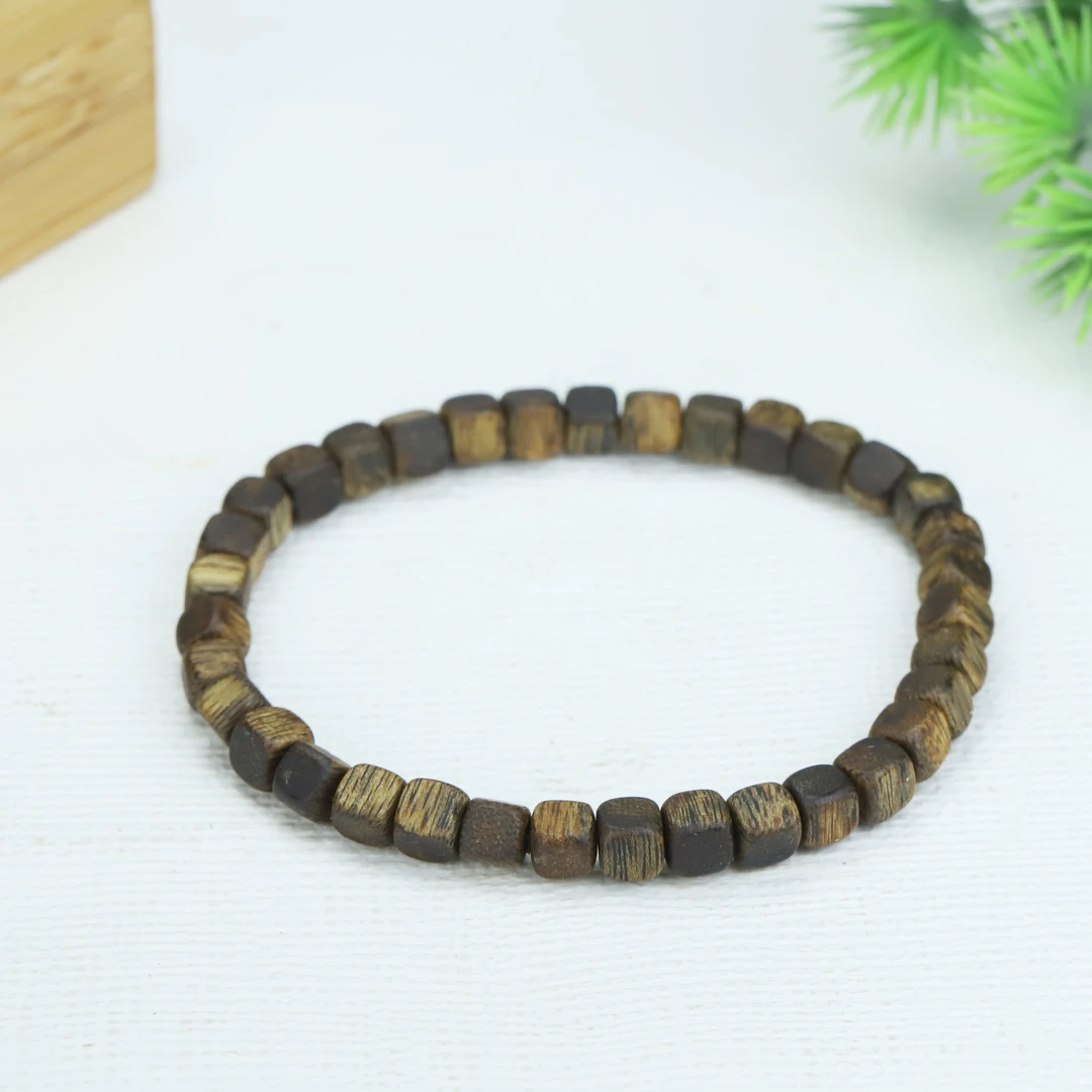 YZD031-莺歌绿棋楠小方块珠单圈手串{多样性发货 拍一发一}