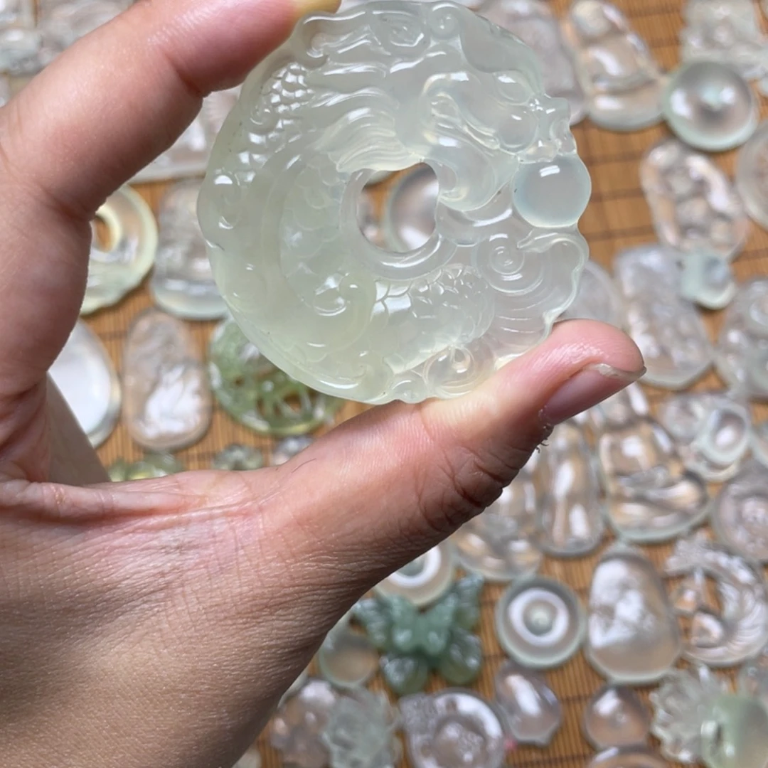 未镶嵌蛇纹石玉颈饰坐***时