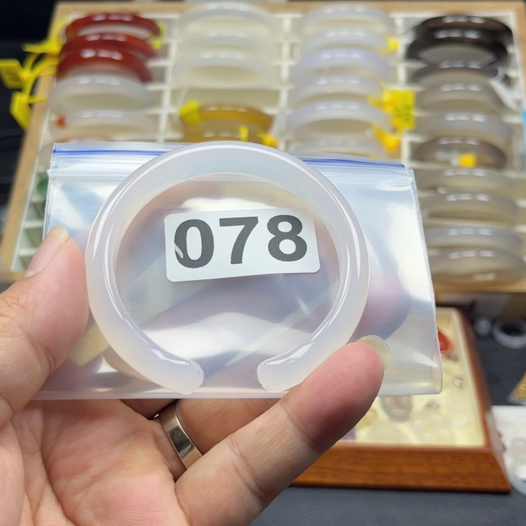 玛瑙/玉髓手镯未镶嵌