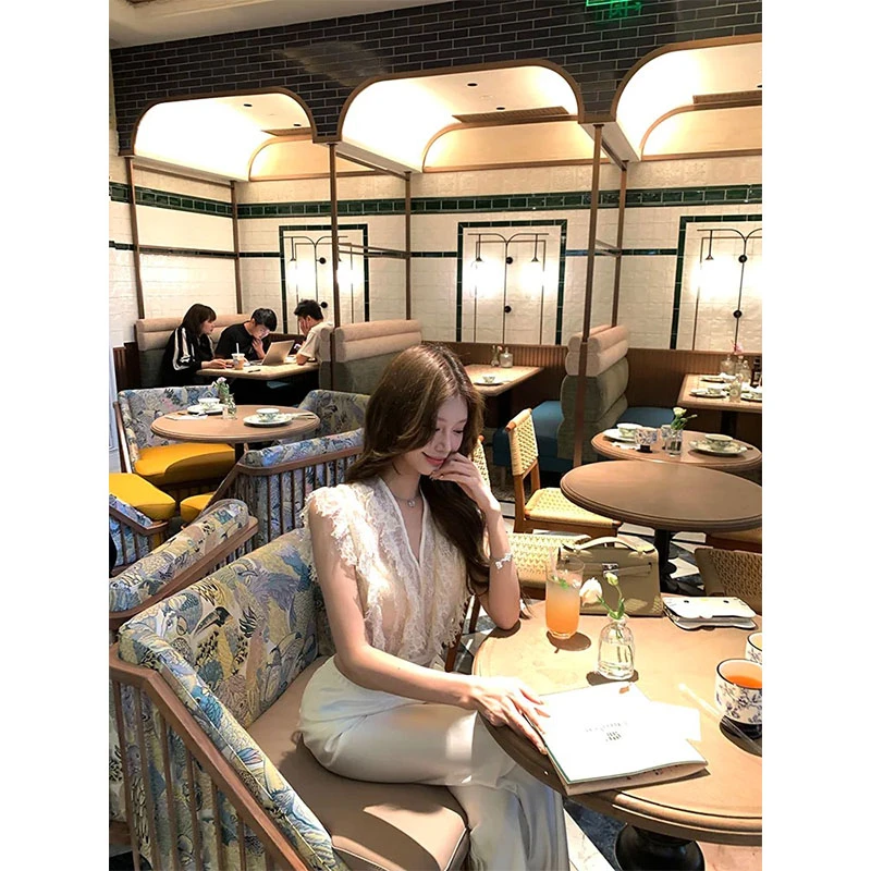 夏季新款法式气质设计感蕾丝边V领无袖上衣高腰修身宽松直筒裤女