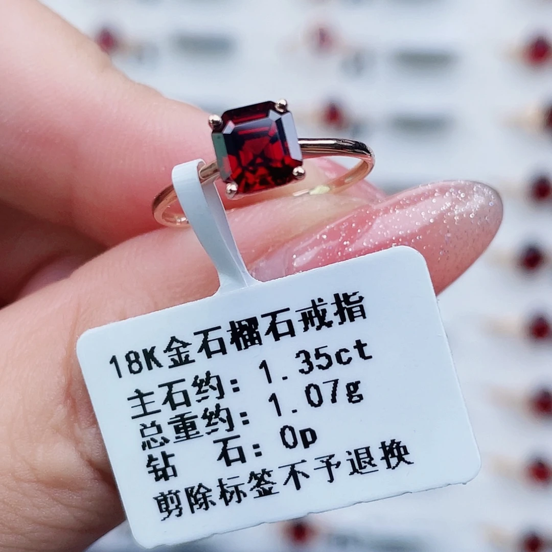 戒指18K金镶嵌石榴石