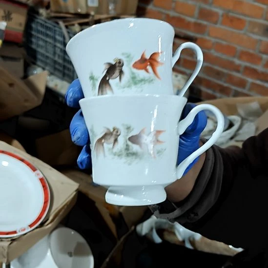 绿泥盘子碗茶壶啥都有