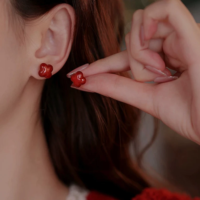 铜合金耳饰 《货哈8752》安可拉红色年款四叶耳钉