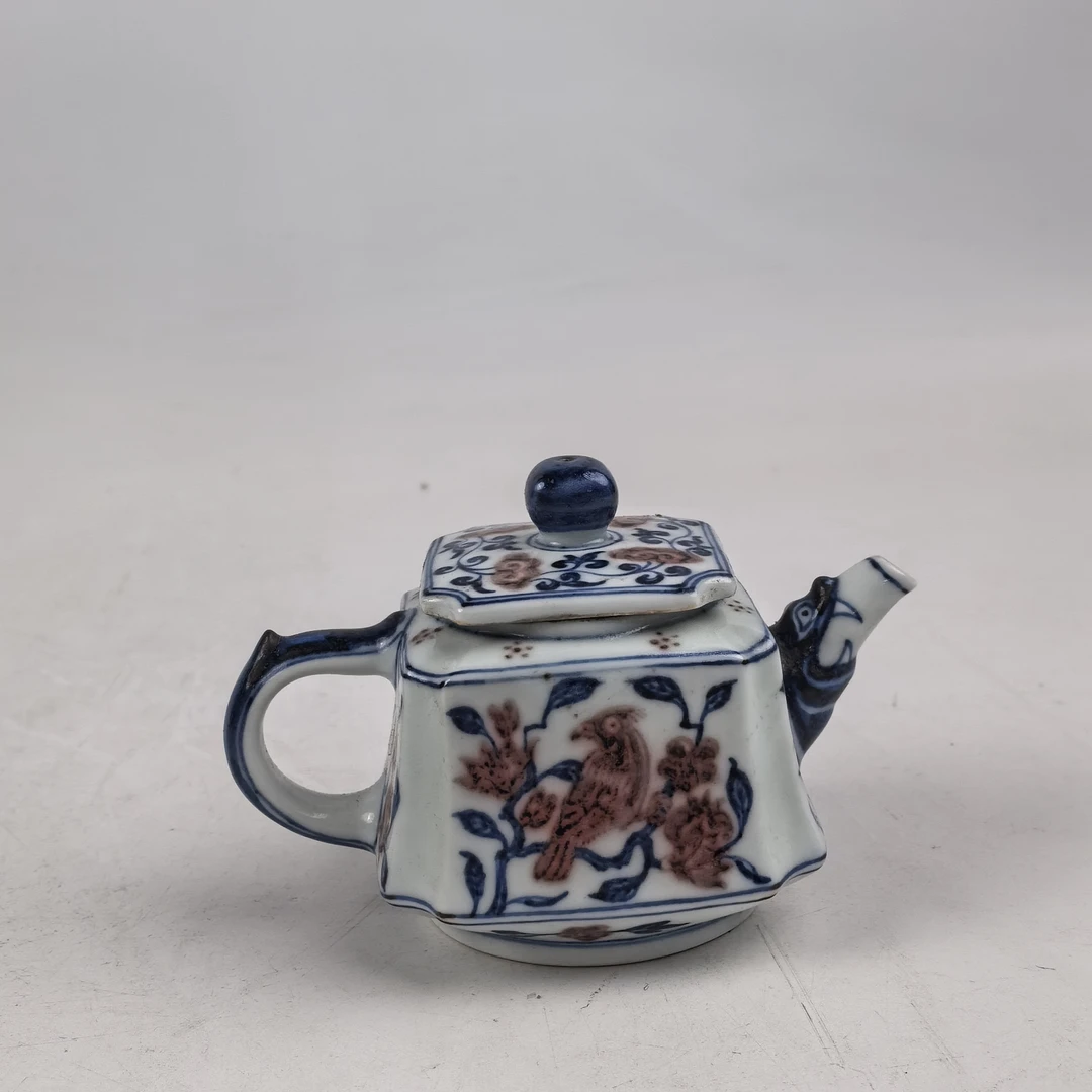 明 青花釉里红花鸟四方八棱壶