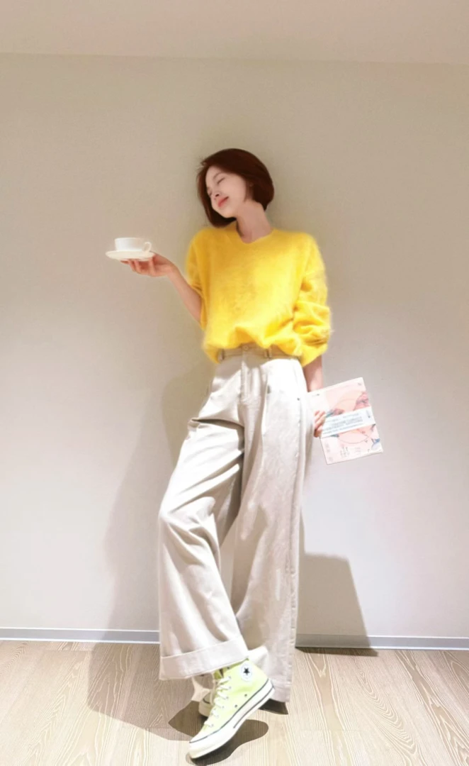 2025秋季新款韩系慵懒风奶黄色毛衣女高级感针织衫上衣百搭直筒裤