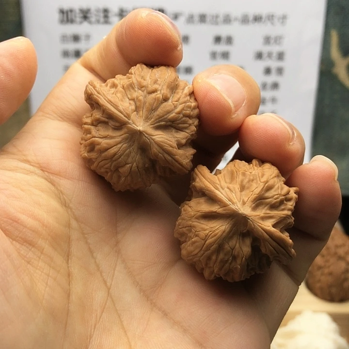 文玩核桃把件磨盘，红皮，边33，小手捻