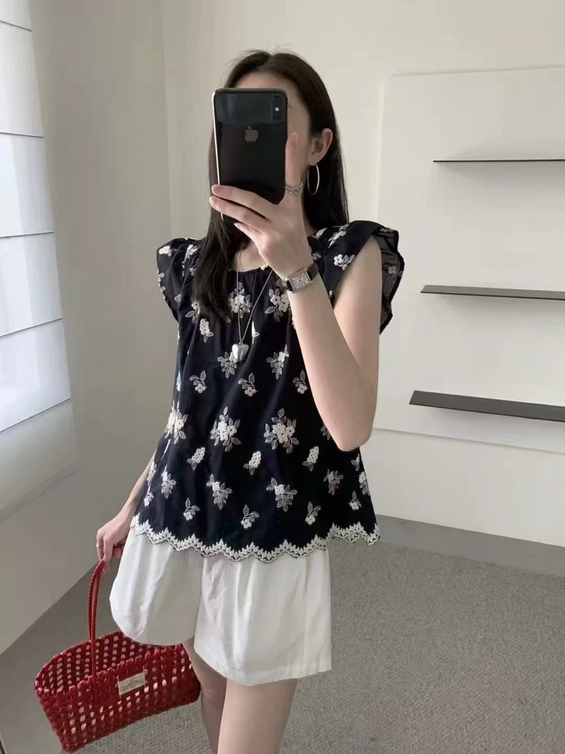 甜美减龄刺绣花朵飞飞袖圆领衬衫女夏季2025设计感独特别致上衣潮