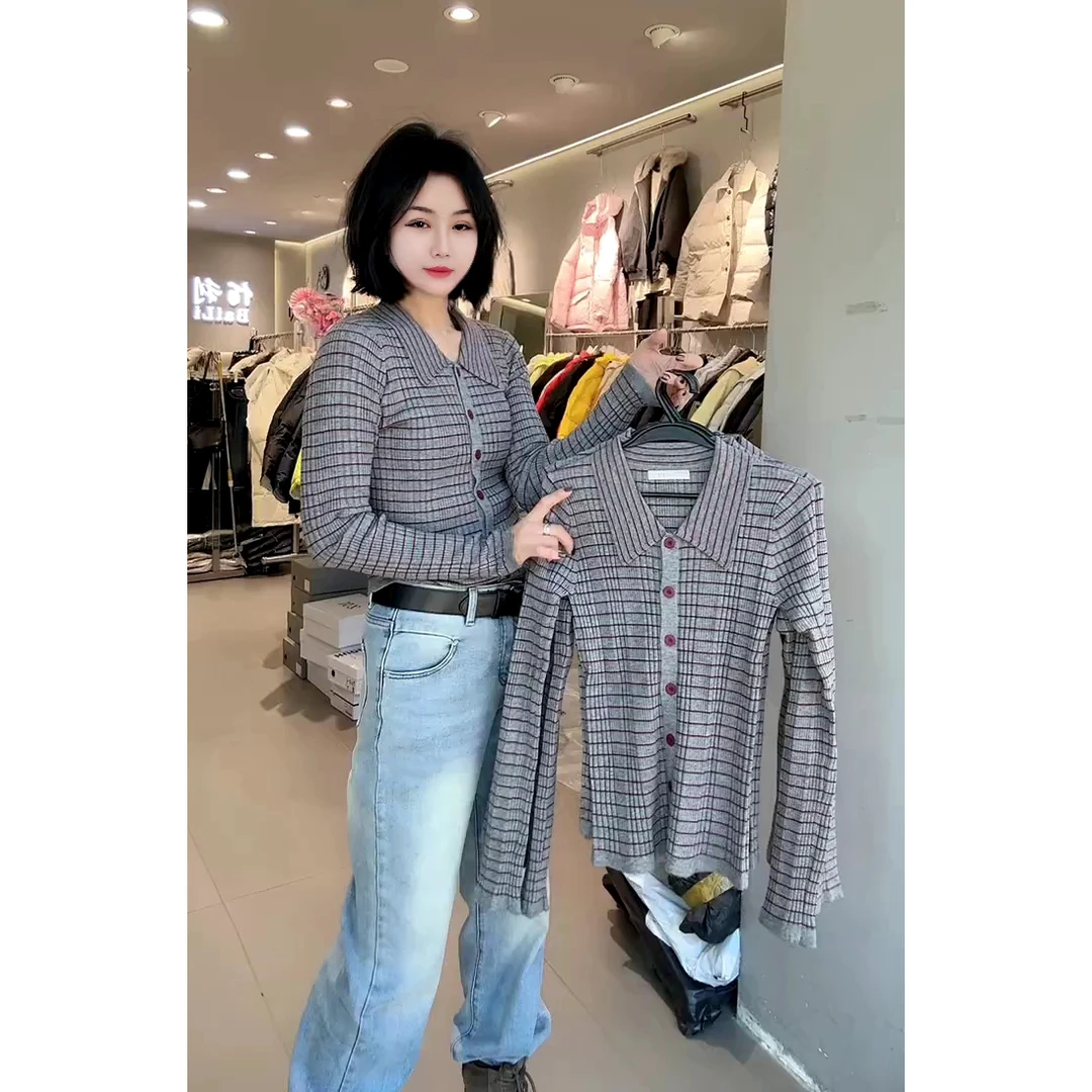 方领红扣拼色条纹针织衫欧货时尚百搭复古翻领开衫