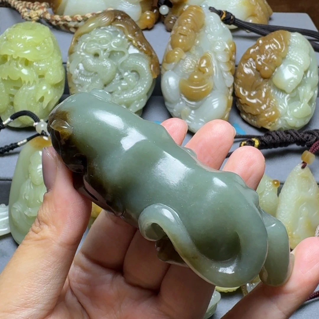 颈饰未镶嵌和田玉
