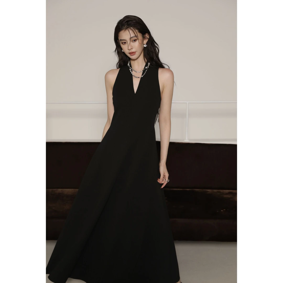 【美人妆】简而不凡 版型雕琢 弹力不显型V领长颈打底连衣裙