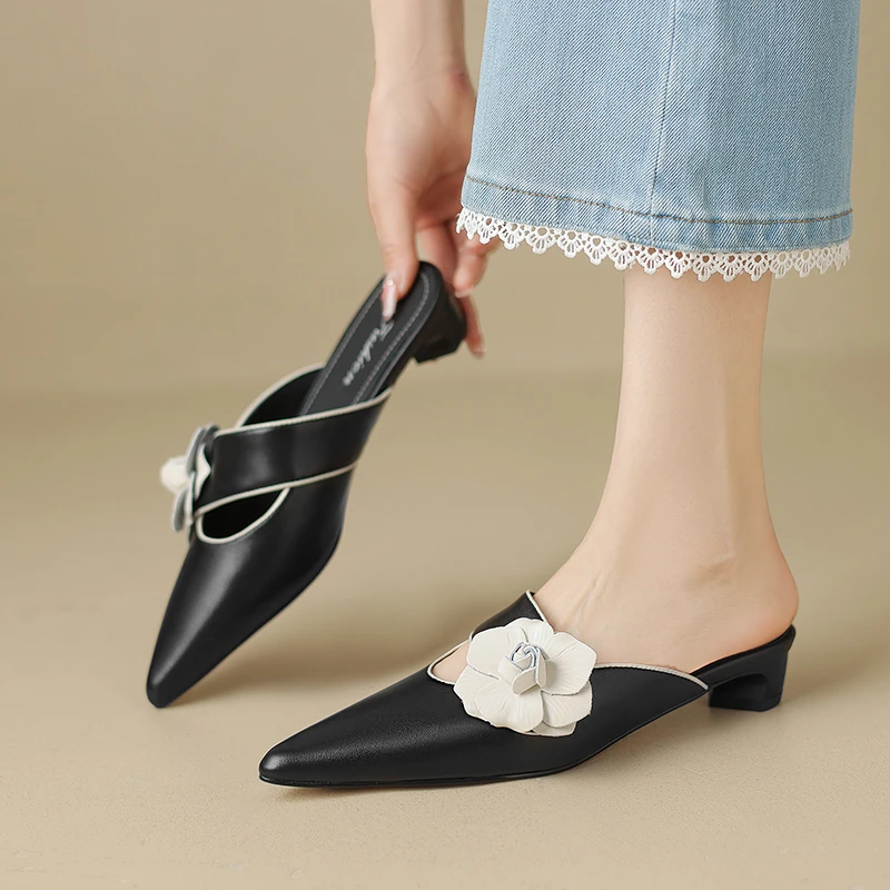 2.5cm设计感花朵尖头包头凉拖鞋女粗跟夏外穿时尚中跟真皮穆勒鞋