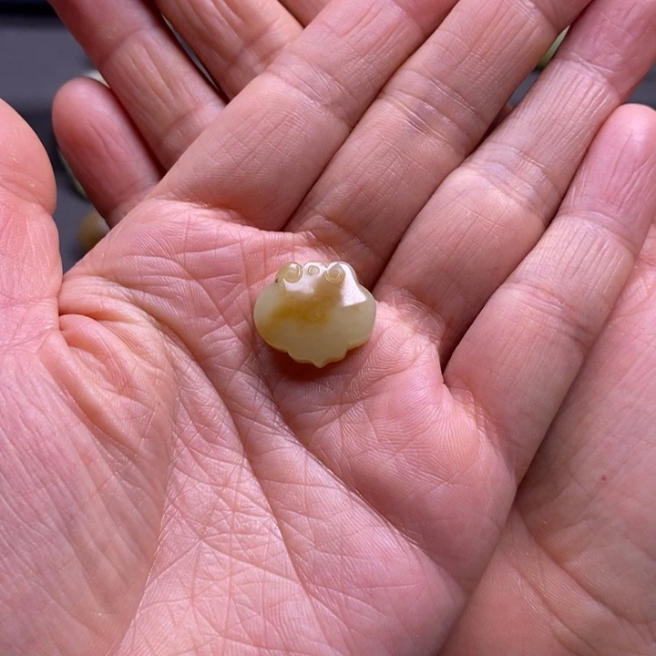 和田玉颈饰未镶嵌星**: