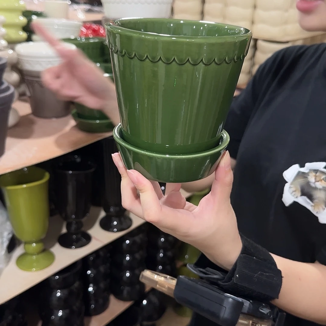 a4绿色带托花盆花盆花盆