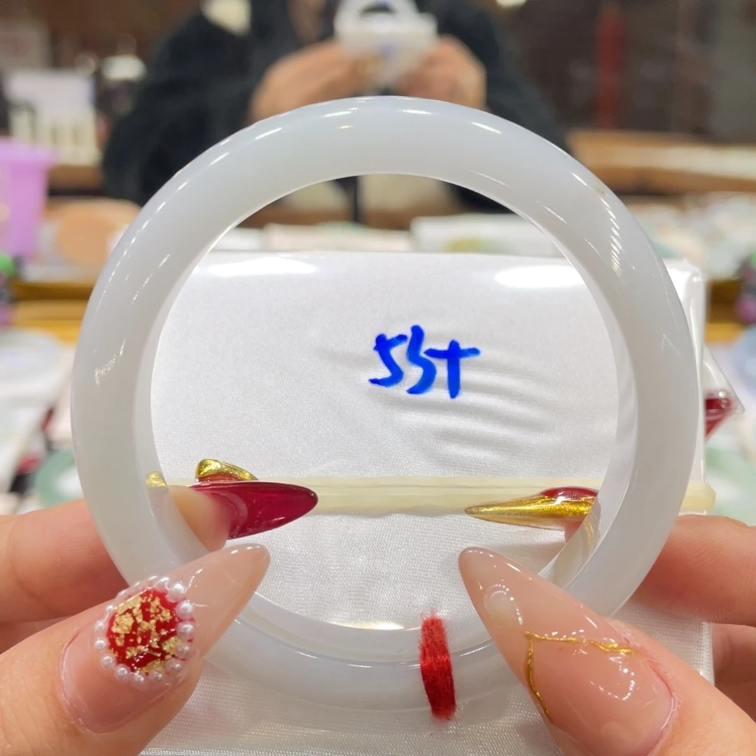 翡翠手镯未镶嵌翡翠