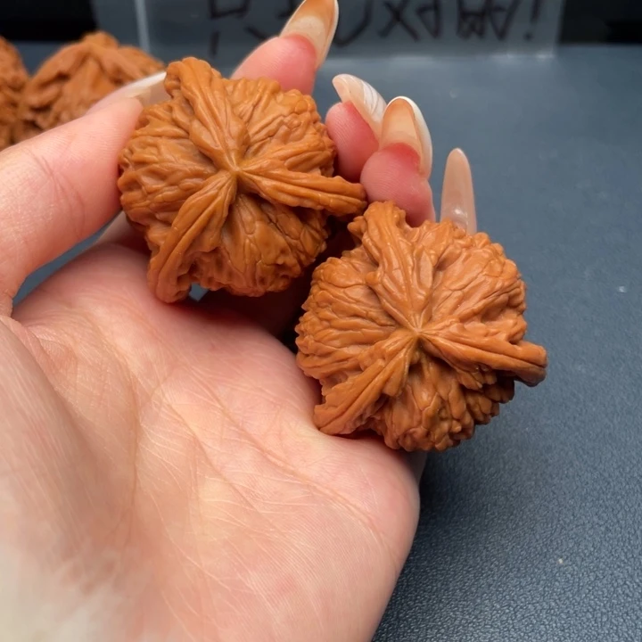 名***起文玩核桃吊坠白狮子
