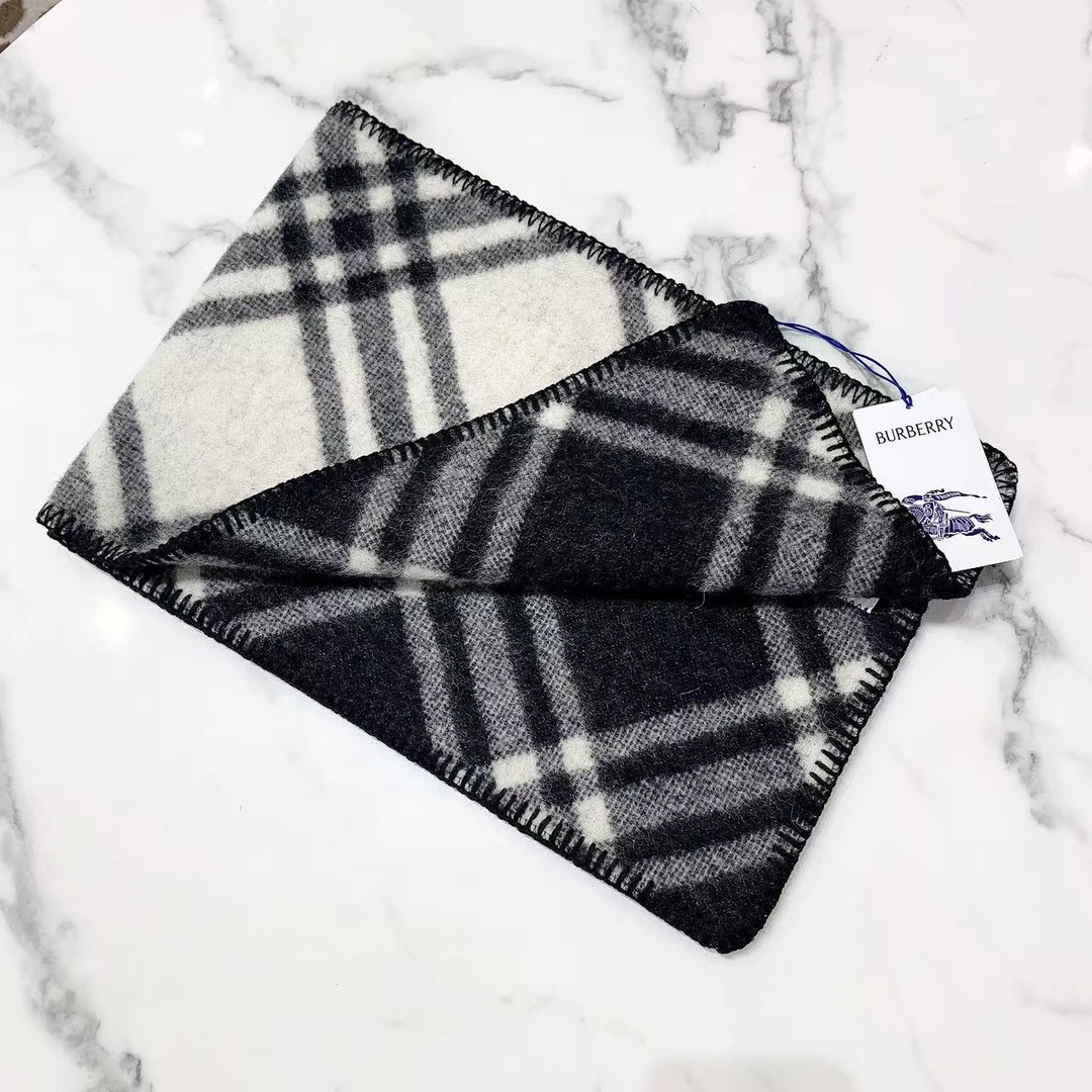 99新 BURBERRY/博柏利 GGS巴宝莉黑白格纹羊毛围巾/98813588