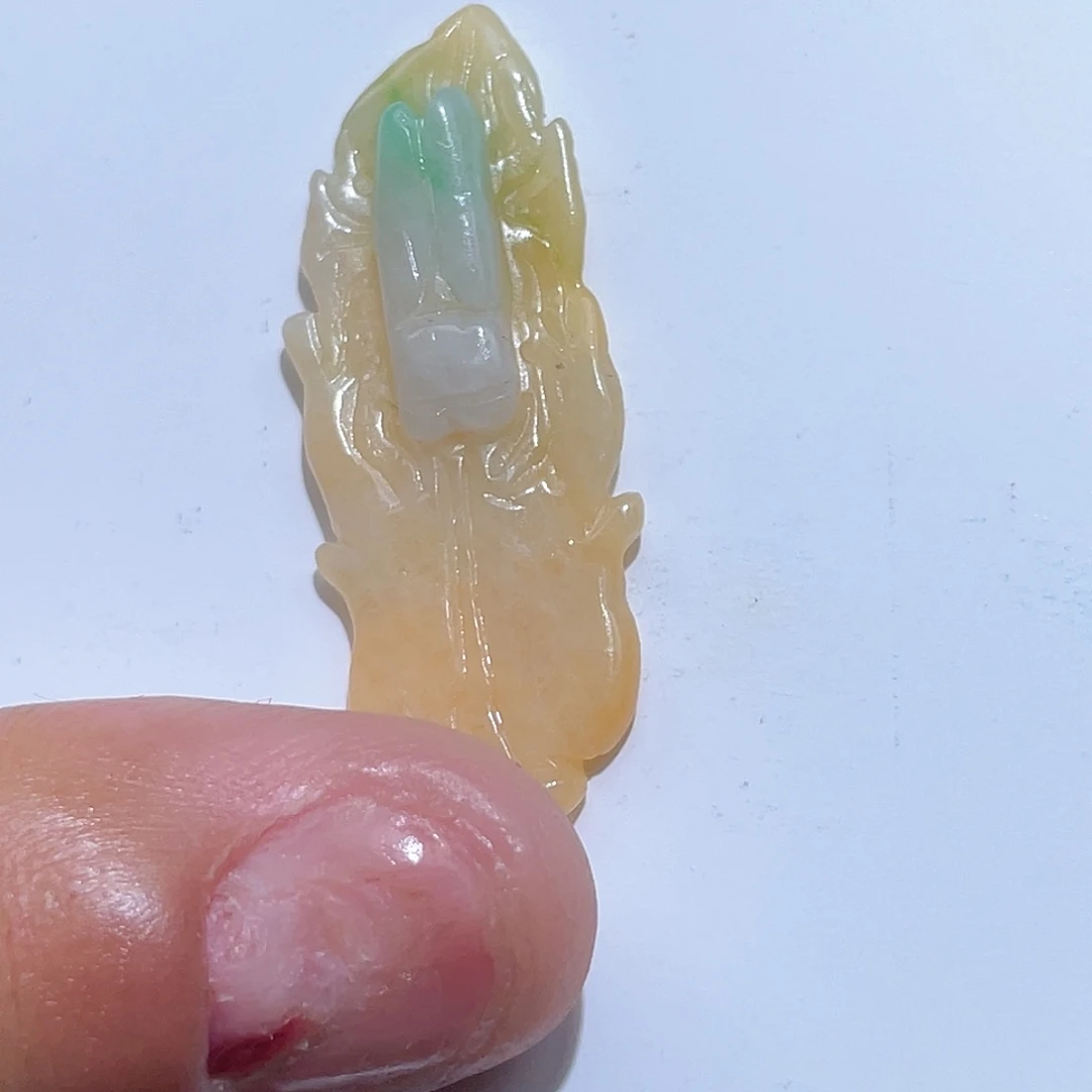 翡翠未镶嵌颈饰在
