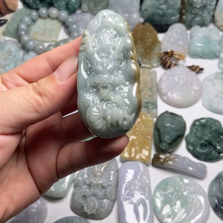 翡翠未镶嵌颈饰龙牌71
