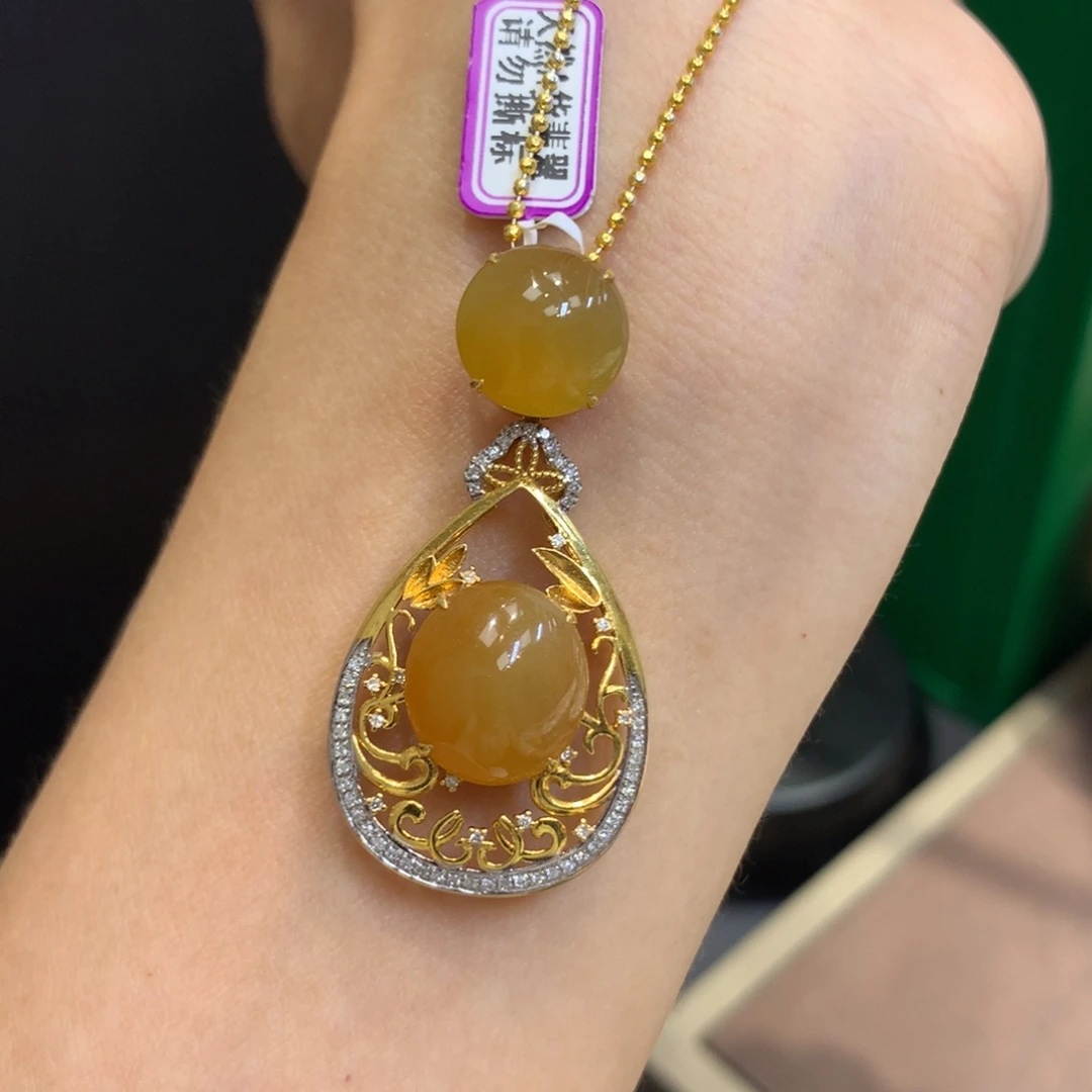颈饰18K金镶嵌翡翠