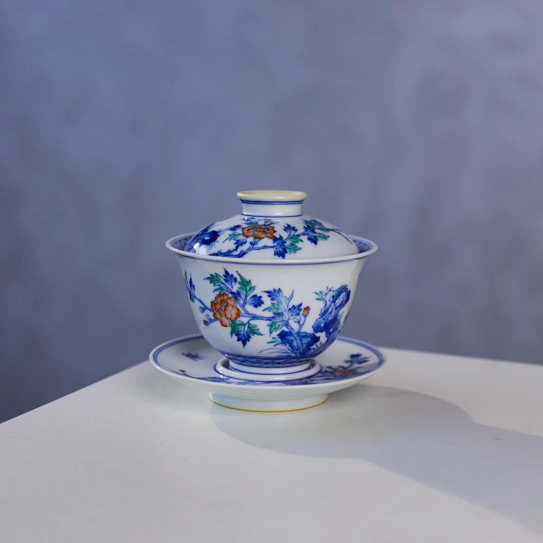 涂杏花 | 斗彩牡丹花蝶盖碗 | 大乐优选