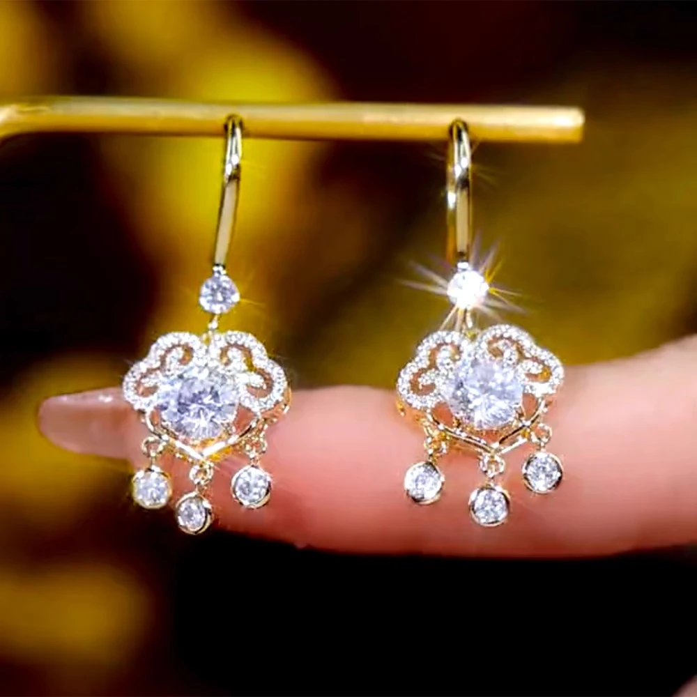 铜合金耳饰 金色祥云平安锁流苏耳环女适合过年洋气百搭耳钩耳钉