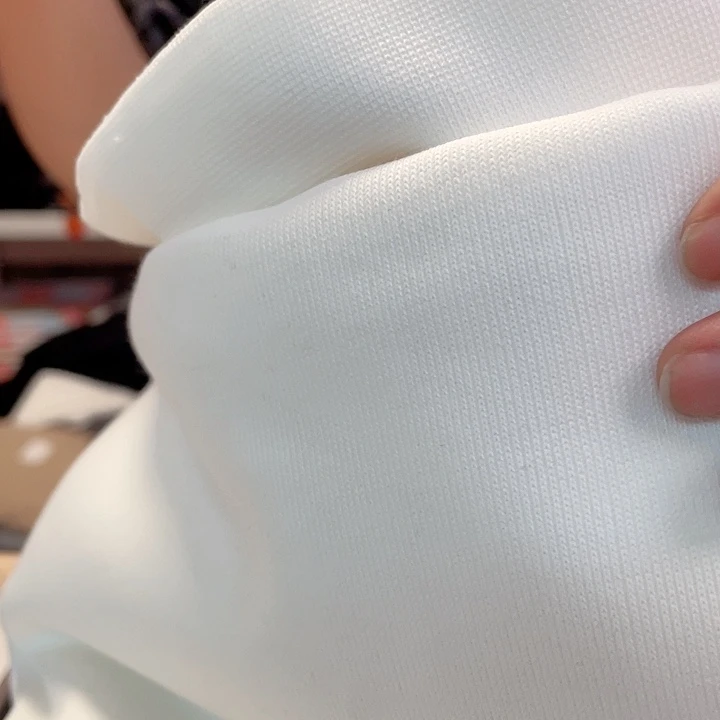 白色露露迷你绒两米加罗纹105