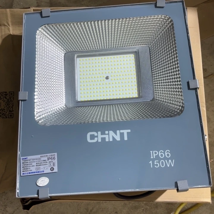正泰150w投光灯一个