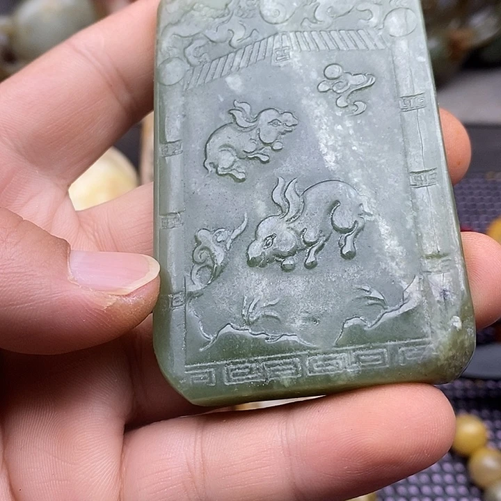 未镶嵌蛇纹石玉颈饰