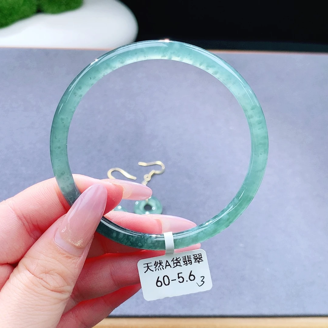 未镶嵌手镯（圆镯）翡翠