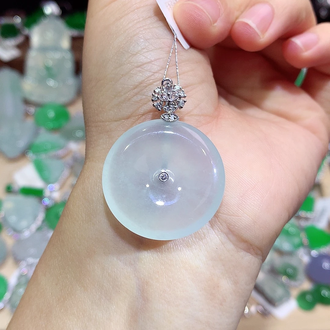 翡翠18K金镶嵌颈饰扣子