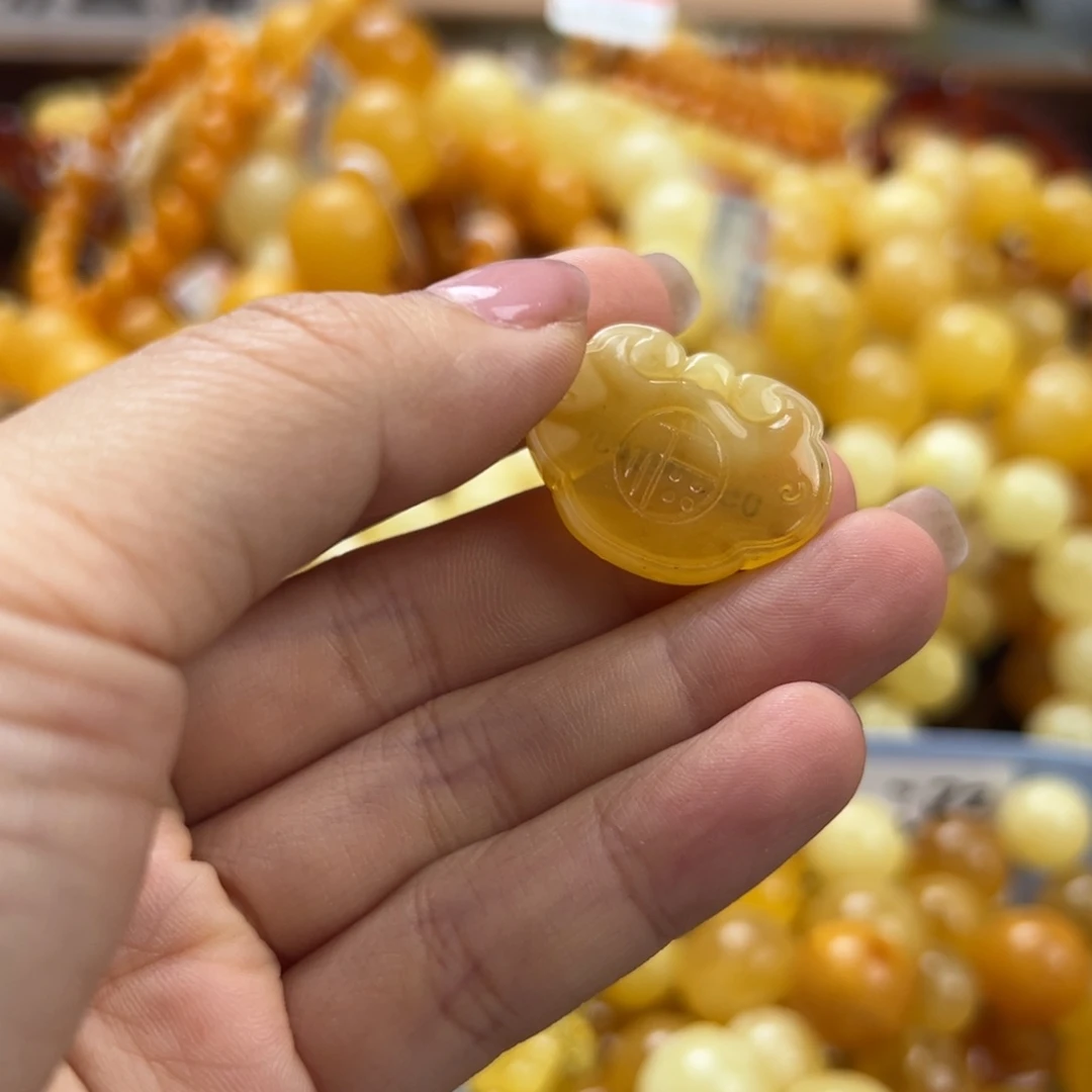 未镶嵌琥珀珠宝奇石