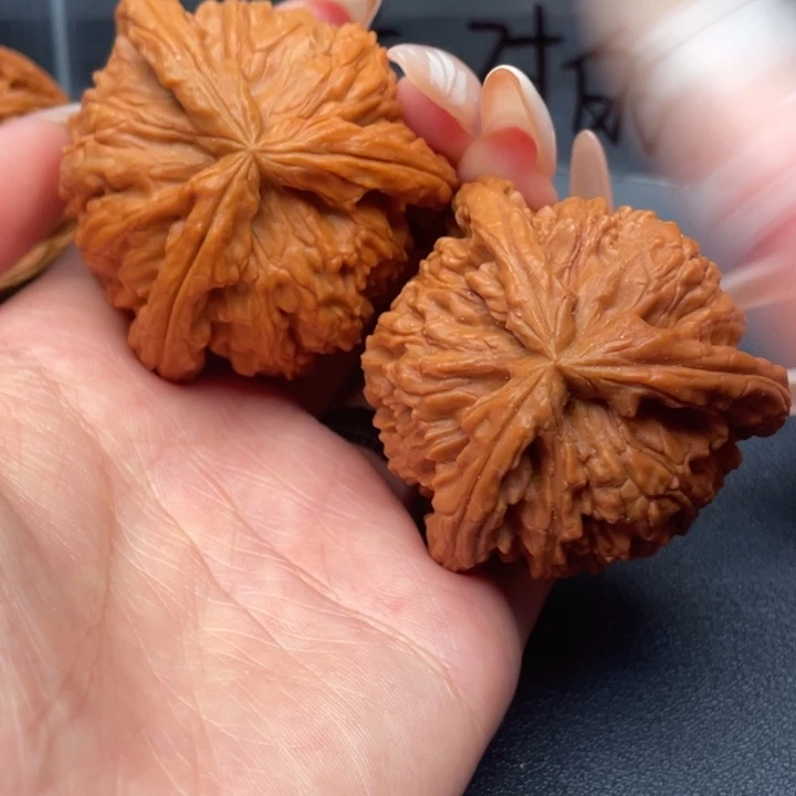 M****吊坠文玩核桃白狮子