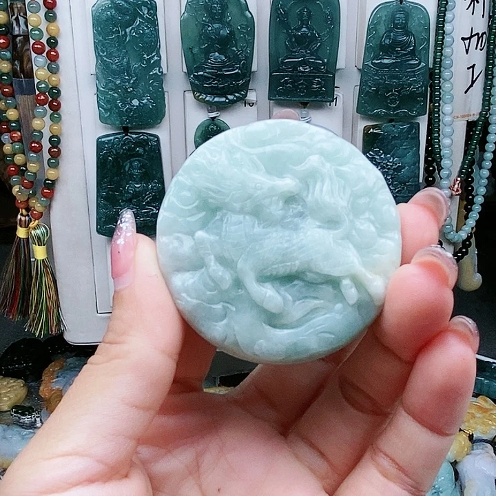 颈饰足铂镶嵌翡翠翡翠
