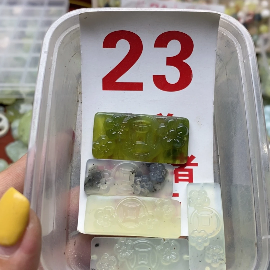 蛇纹石玉合金挂坠