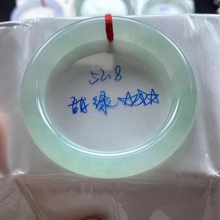 翡翠手镯未镶嵌翡翠