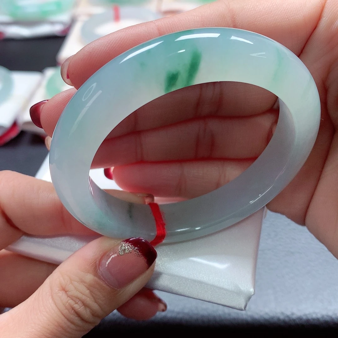 翡翠手镯未镶嵌天然A货翡翠