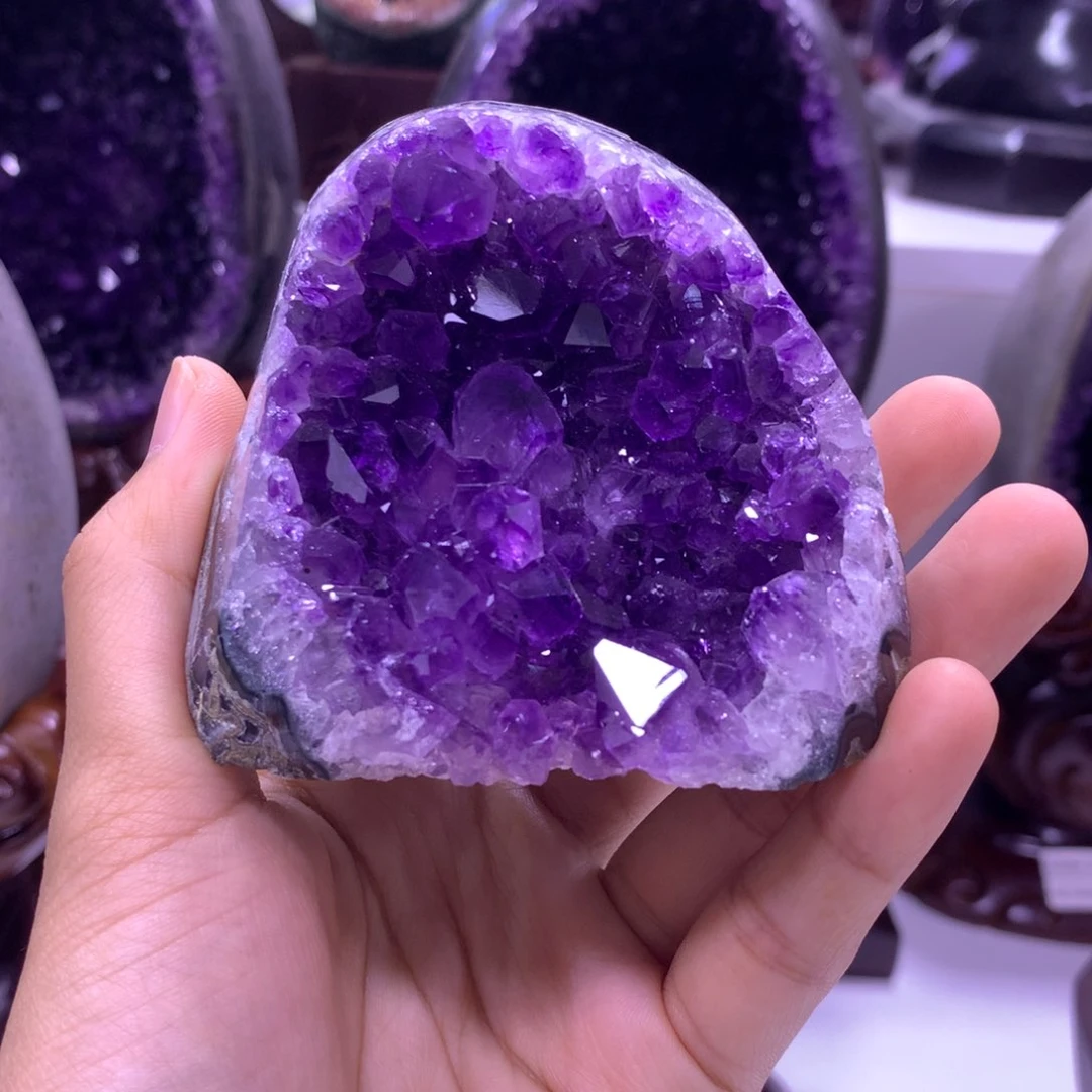 织绣乌拉圭紫水晶