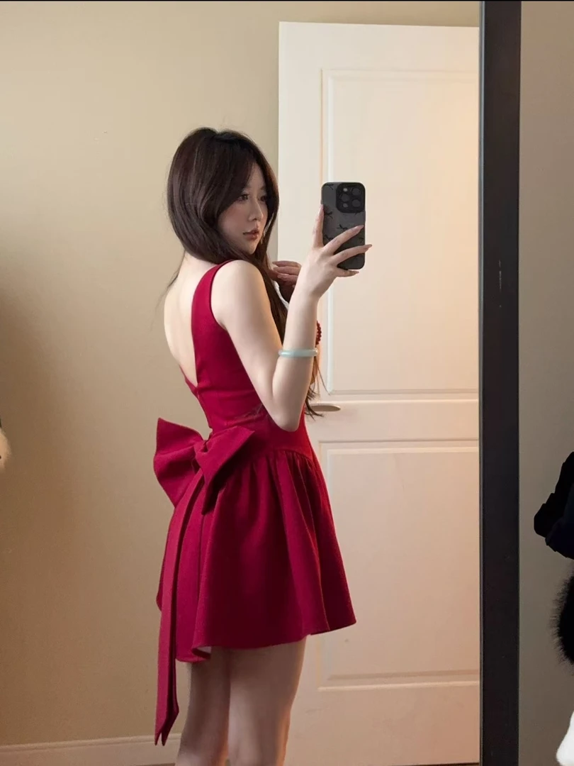 陈江铃小个子自制千金公主蓬蓬裙设计感露背蝴蝶结收腰吊带裙