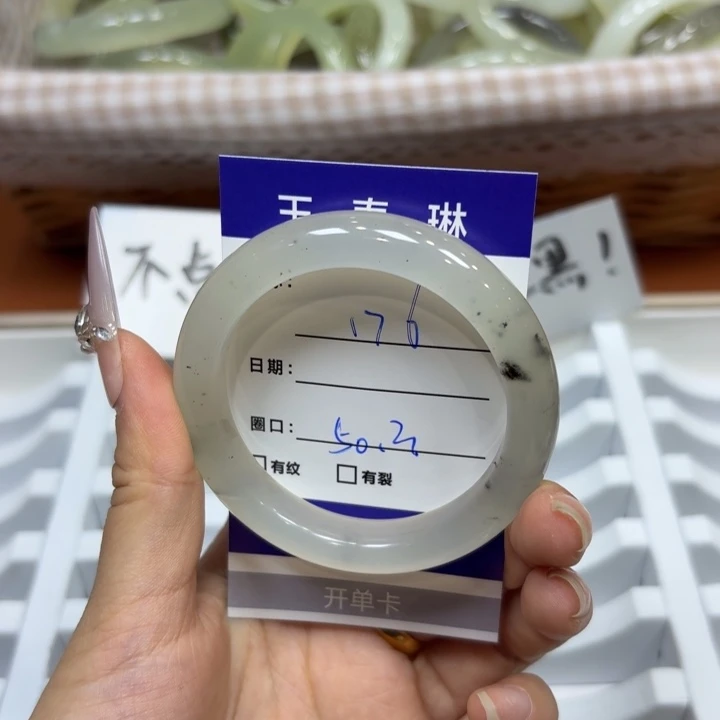 未镶嵌岫玉手镯天然