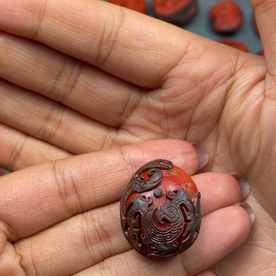 苏***子定制南红玛瑙吊坠抛光