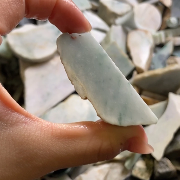 翡翠颈饰未镶嵌天然翡翠