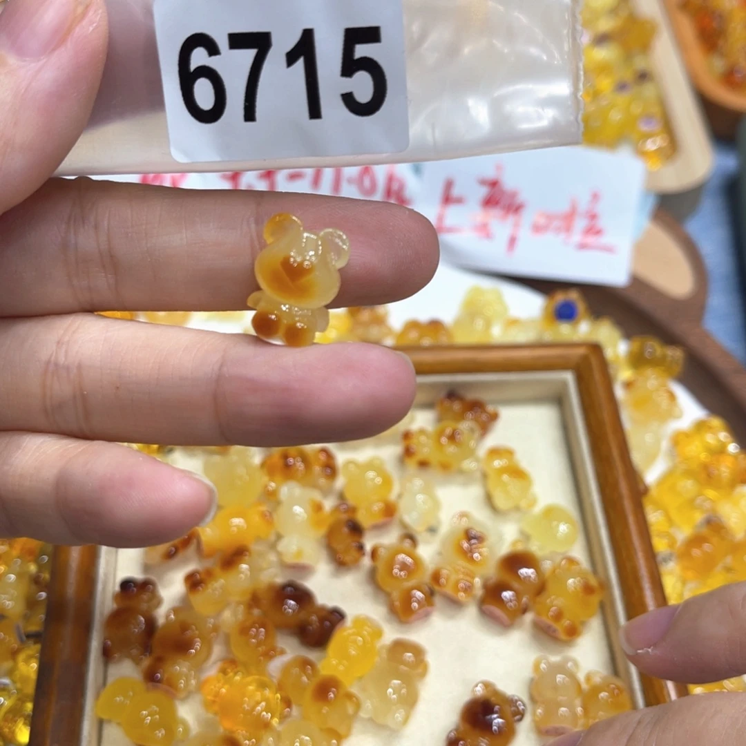 未镶嵌琥珀珠宝奇石