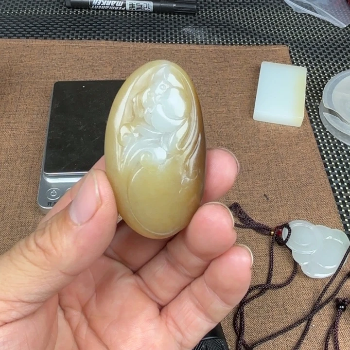 颈饰未镶嵌和田玉