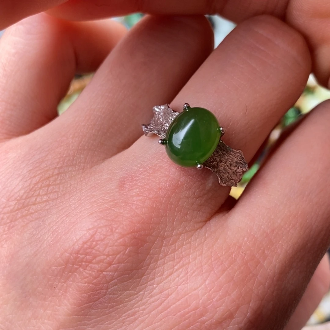 和田玉银S925镶嵌戒指俄碧辣绿戒指