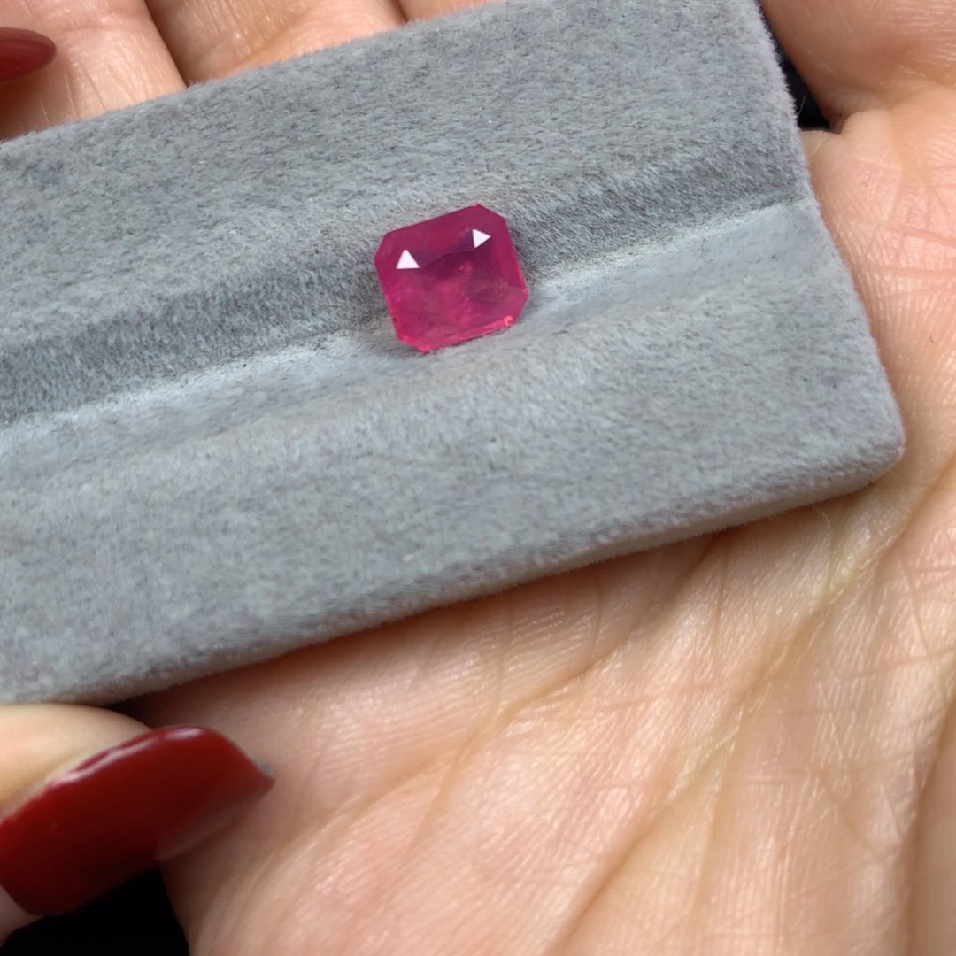 尖晶石裸石未镶嵌1.68ct马亨盖